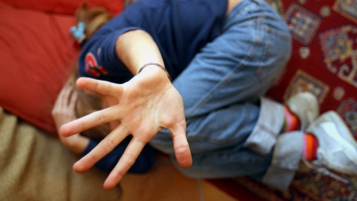 Molestie sessuali su un 12enne, arrestato educatore di una parrocchia