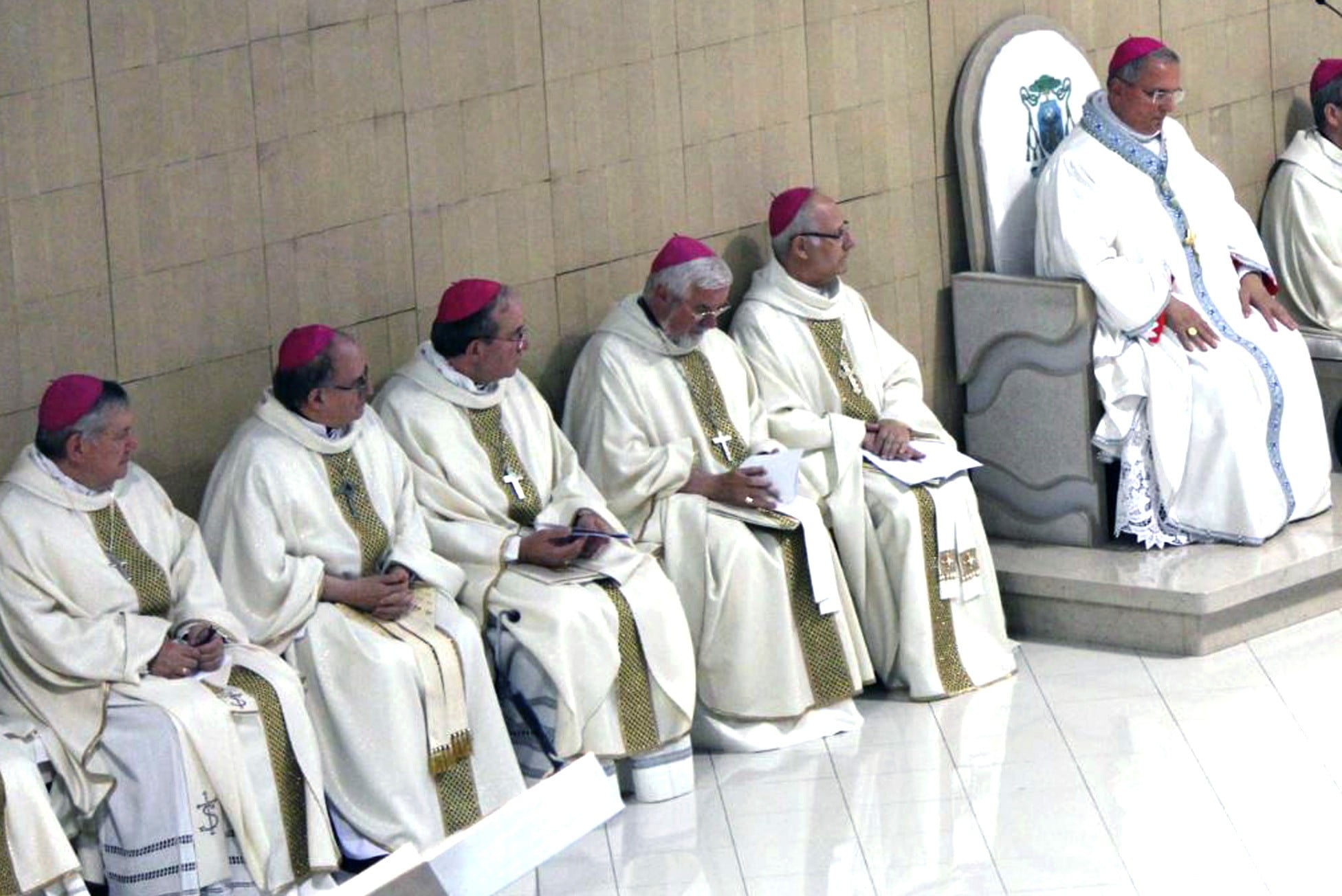 Preti pedofili, don Martino: «Il Vescovo non è tenuto a denunciare il sacerdote all’autorità civile»
