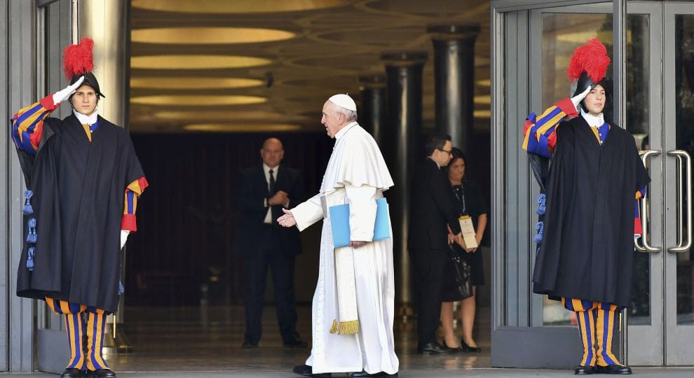 Pedofilia, migliaia di casi di abusi nella Chiesa