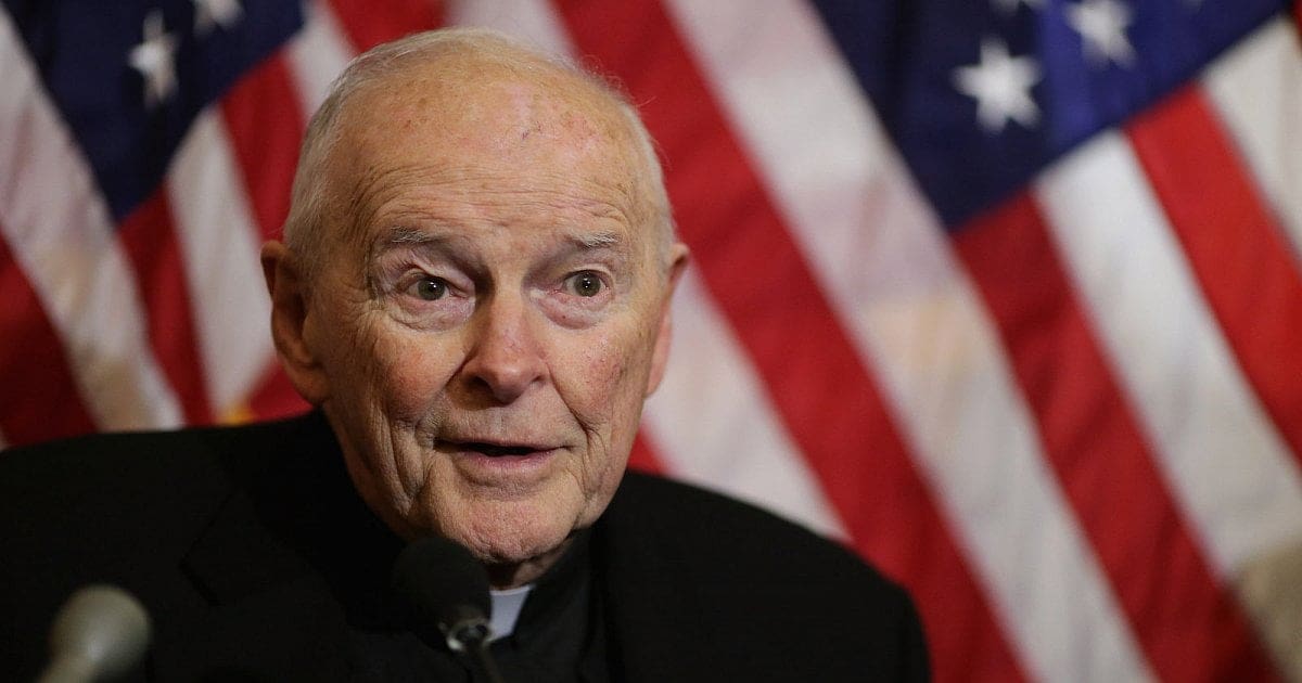 Il terremoto “zio Ted” nella Chiesa. Affonda McCarrick, ma la macchia pedofilia non si argina più