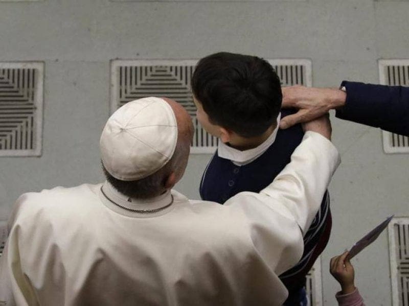 Summit sulla pedofilia, le vittime in Vaticano: «Intervenite»