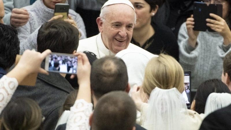 Il Papa annuncia un viaggio a Napoli, diocesi sotto esame per casi di pedofilia