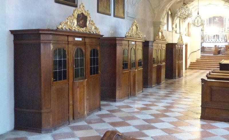 La California mira a far violare il segreto confessionale ai preti