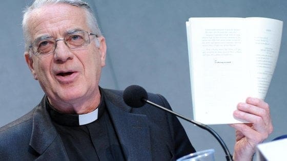 Pedofilia. Padre Lombardi: presto il vademecum che aiuterà i vescovi a seguire procedure corrette, che molti di loro ancora ignorano. Priorità ad aiuto alle vittime