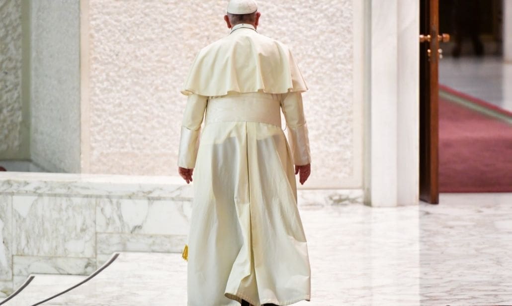 Papa Francesco, cambi il Vaticano
