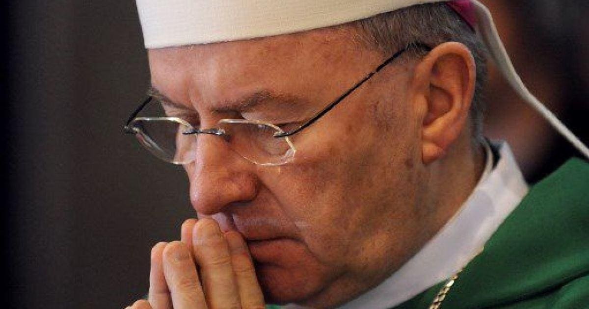 L’omertà di Papa Francesco alla prova della Francia