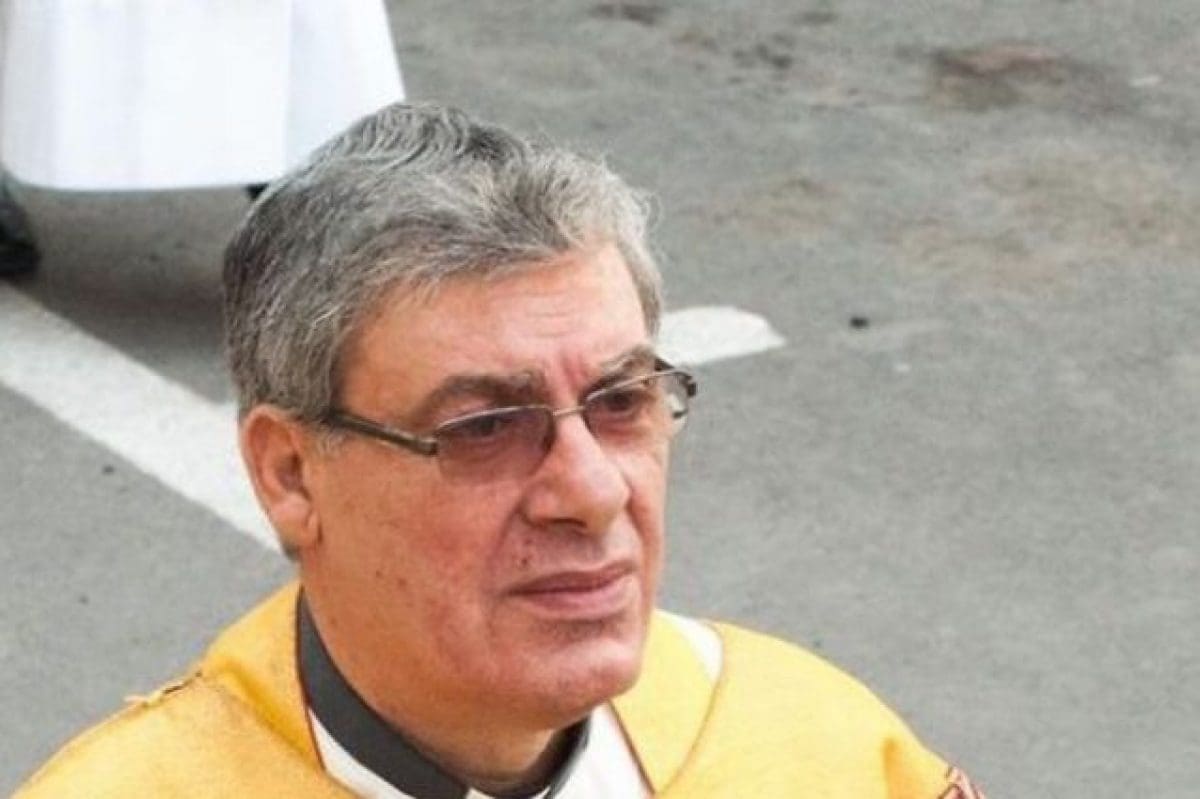 “Via i pedofili dalla Chiesa”. Ma don Felix, condannato per abusi su 17 minori, continua a fare il prete
