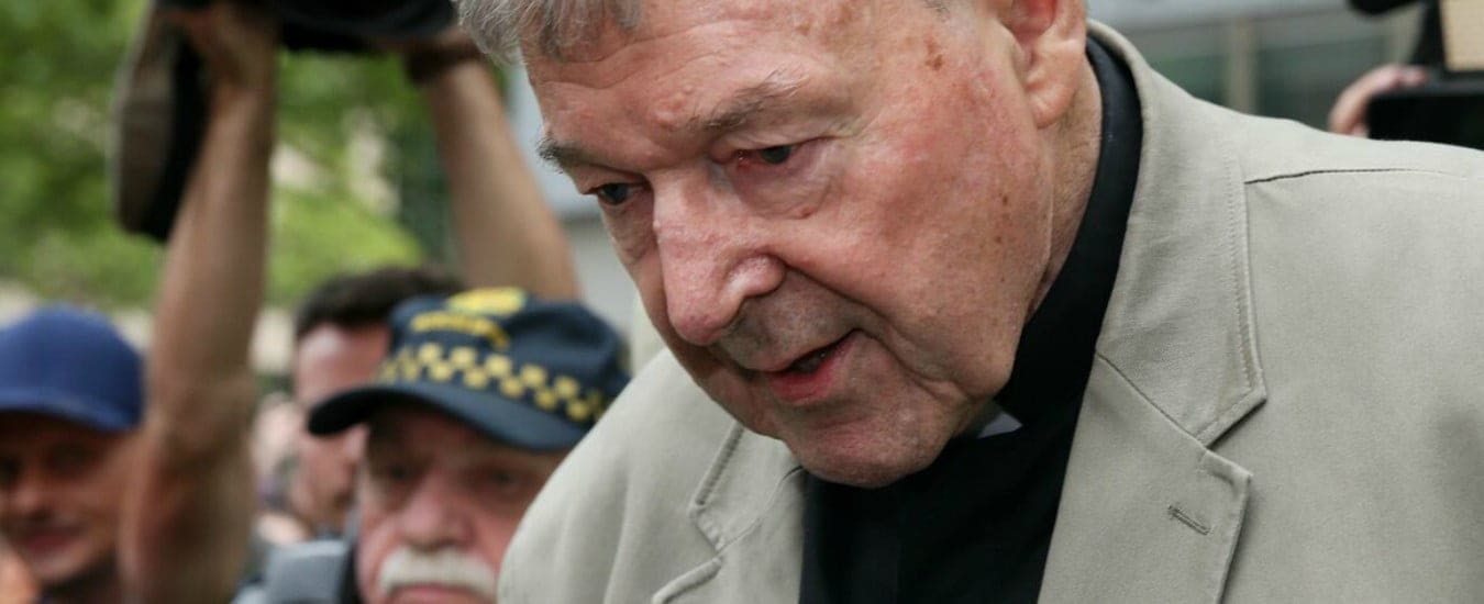 Pedofilia, il cardinale George Pell condannato a 6 anni: “Abusi umilianti”. Una macchia sul pontificato di Bergoglio