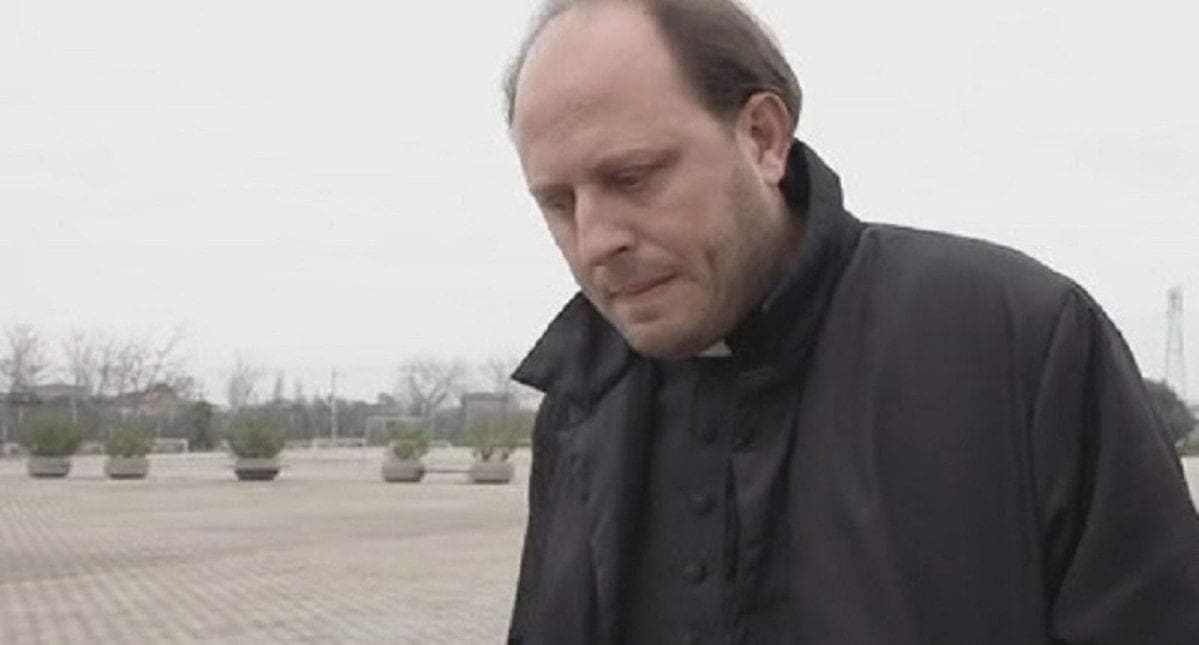 Sfregiata dall’esorcista, adesso è guerra tra le perizie