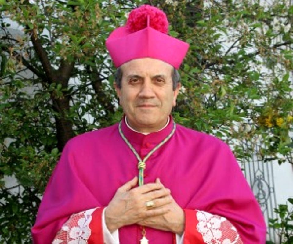 Mons. Sigalini: “I vescovi non devono denunciare i preti pedofili”