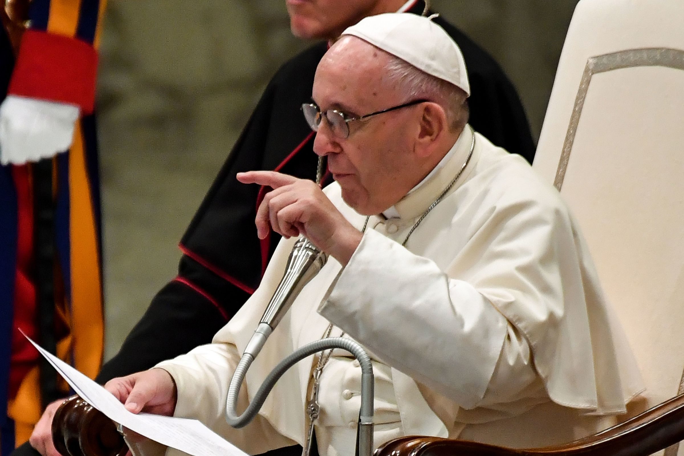 Pedofilia, Papa Francesco vara un motu proprio. Obbligo di denuncia per chi sa di abusi su minori e perseguibilità d’ufficio