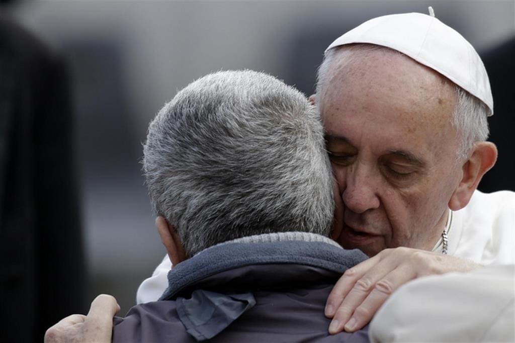 Prete pedofilo, la vittima denuncia. Il Papa: “Bisogna sempre perdonare”