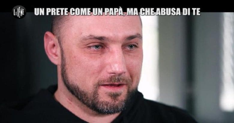 Torna in chiesa a Isernia il prete accusato di pedofilia, l’inchiesta di Fanpage.it
