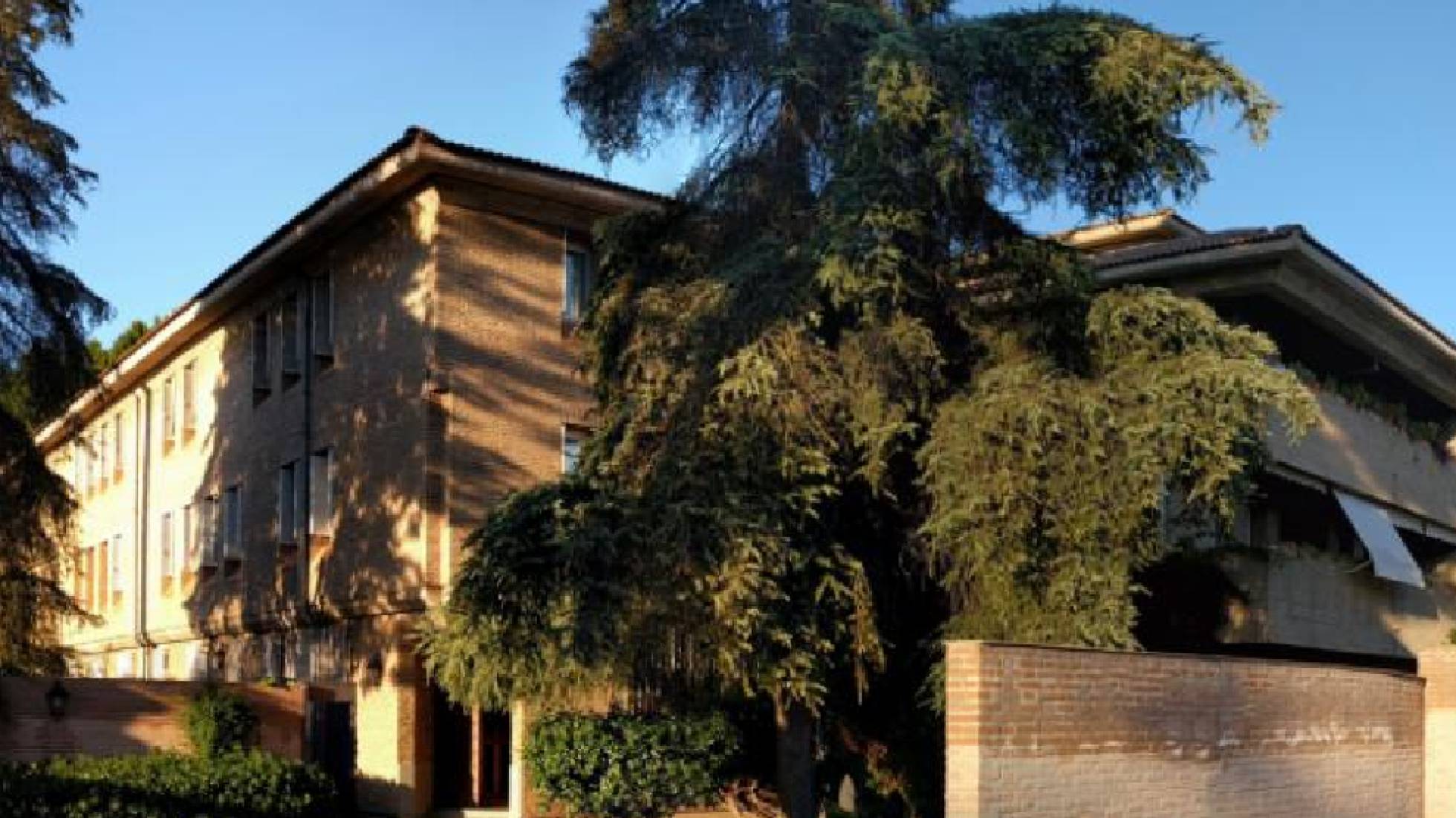 L’Opus Dei mette da parte e indaga un sacerdote per aver abusato di uno studente in un college a Siviglia
