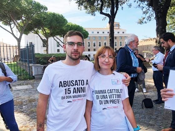 La gente non è più disposta a tacere – testimonianze, e il “grande silenzio” della Chiesa