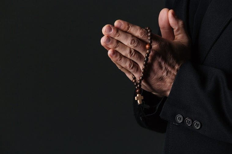 Nuovo caso di abusi a Napoli, il cardinale Sepe in serio imbarazzo