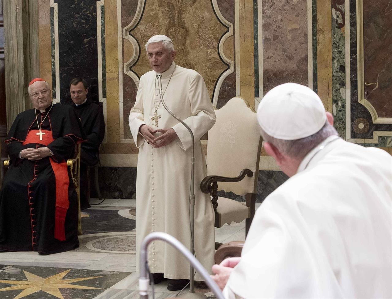 Gli strani silenzi di Ratzinger nel testo sulla pedofilia