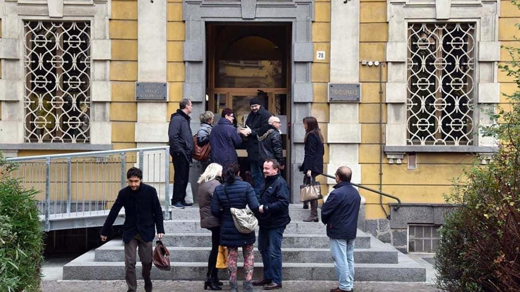 Faceva spogliare i ragazzini e li fotografava: catechista accusato di violenza su minori
