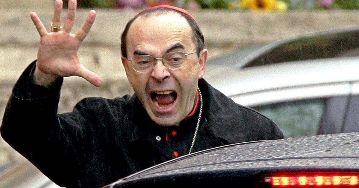 Pedofilia, cardinale Barbarin sotto accusa in Francia. Valls: “Si assuma responsabilità”