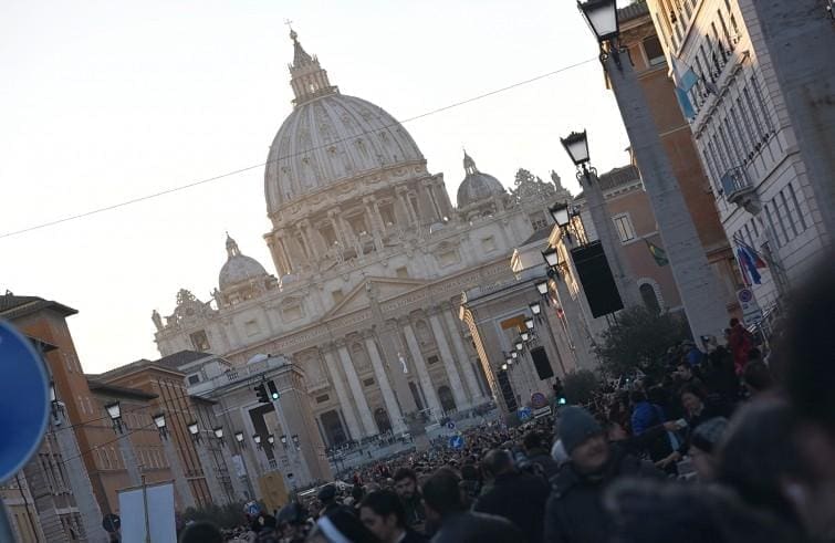 PRETI PEDOFILI; un PREMIO a chi denuncia anziché una MULTA ai vescovi che non lo fanno