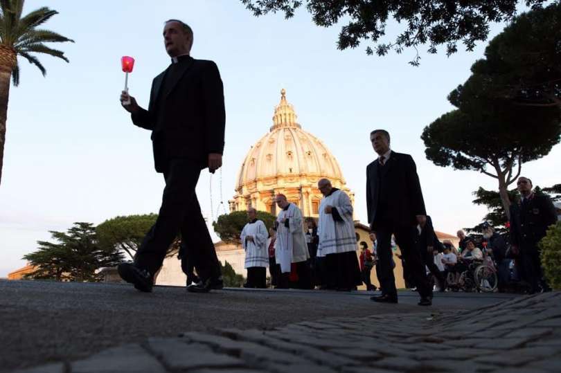 LETTERA APERTA AI VESCOVI E ALLA CHIESA. PER ACCUSARE PAPA BERGOGLIO DI ERESIA. COME UNIRSI ALL’APPELLO.