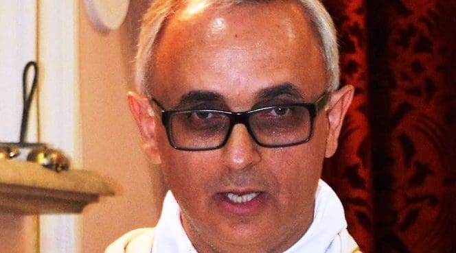 Prete accusato di pedofilia e sospeso ma non c’è denuncia: la famiglia nega