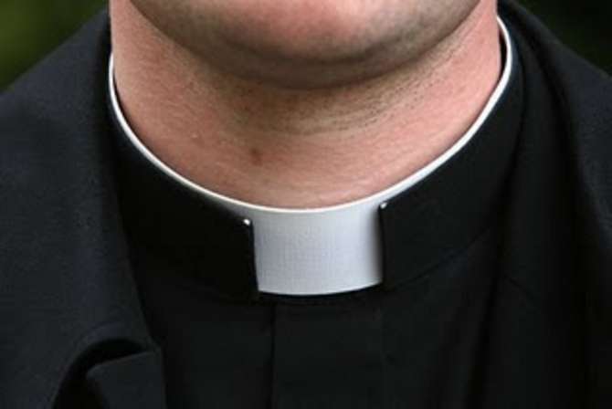 Festini a luci rosse in parrocchia, era tutto falso