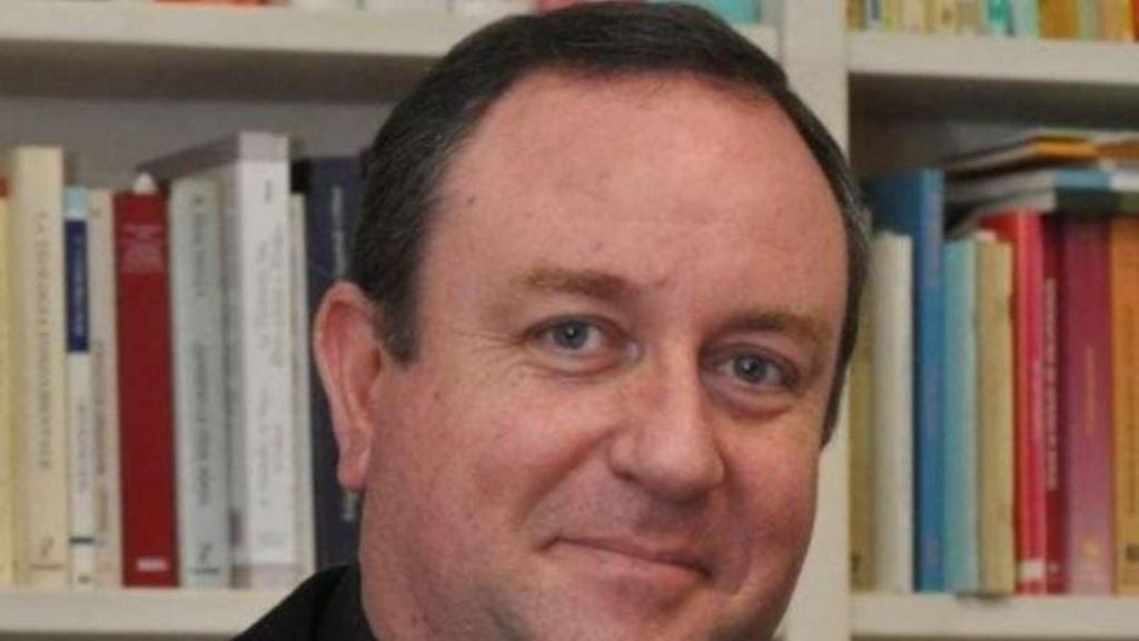 «Sesso, alcol e selfie», così il vescovo Zanchetta abusava di giovani seminaristi: il pm argentino lo accusa