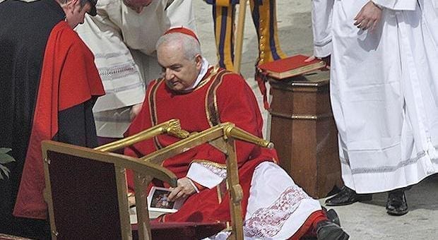 Il Vaticano corre ai ripari, difende il segreto confessionale e colpevolizza i mass media per le inchieste