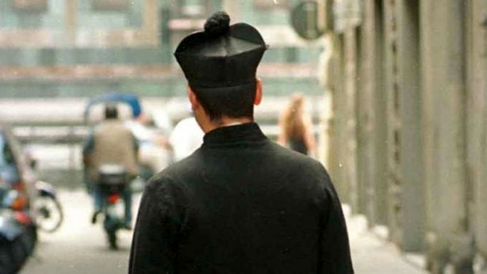 Don Michele Barone: depone un poliziotto indiziato sul caso dell’esorcista violento