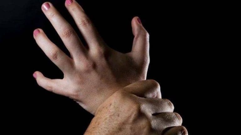 ABRUZZO. Violenza sessuale su minore: frate già condannato arrestato a L’Aquila Avrebbe abusato del figlio di amici