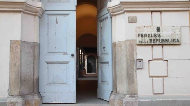 Interrogatorio di garanzia per don Segalini, il sacerdote in silenzio davanti al gip