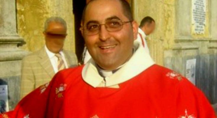 Sacerdote in manette per prostituzione di minori, sconterà 2 anni e 4 mesi