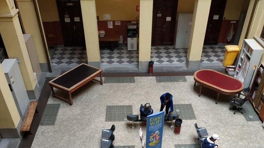 Biella, dopo gli abusi quell’uomo circola libero. La mamma del ragazzo vittima della violenza: “Non mi aspettavo l’arresto, ma così è troppo”