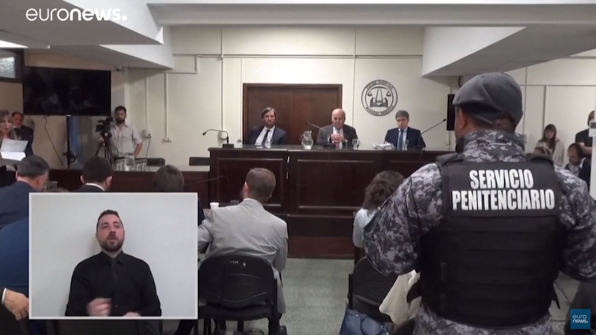 Abusi sessuali, dure condanne a due preti in Argentina