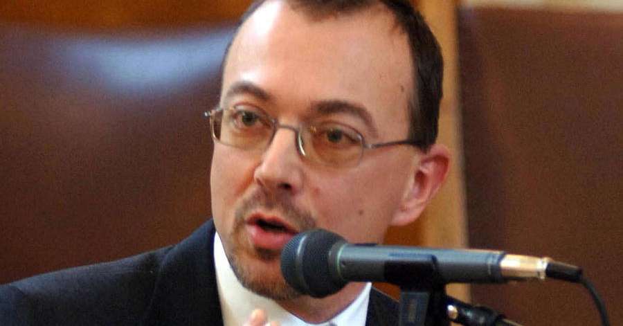 Primo risarcimento della Chiesa a una vittima – Ma il prete accusato di pedofilia è al suo posto