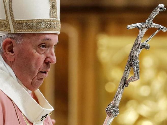 Preti pedofili, Papa Francesco abolisce il segreto pontificio: così agevola la giustizia civile