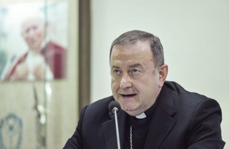 Tutela dei minori: mons. Ghizzoni, “i dati degli abusi sono il vero problema, non c’è nessun organismo che li abbia”