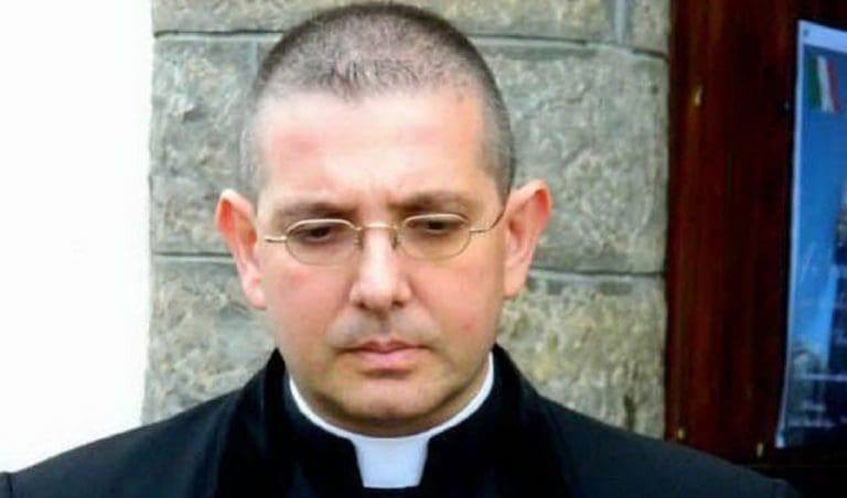 ABUSAVA DEI RAGAZZINI: CONFERMATA LA CONDANNA A OTTO ANNI PER DON PASCAL