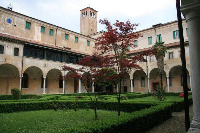 Treviso, professore di filosofia: «In seminario fui abusato da due preti»