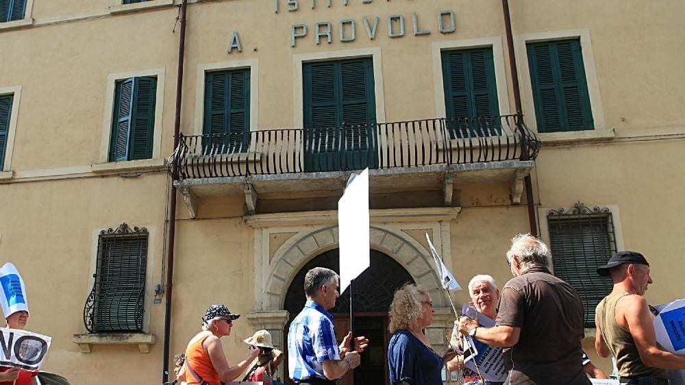 Vittime del Provolo al Papa: «Sapevi e non hai agito»