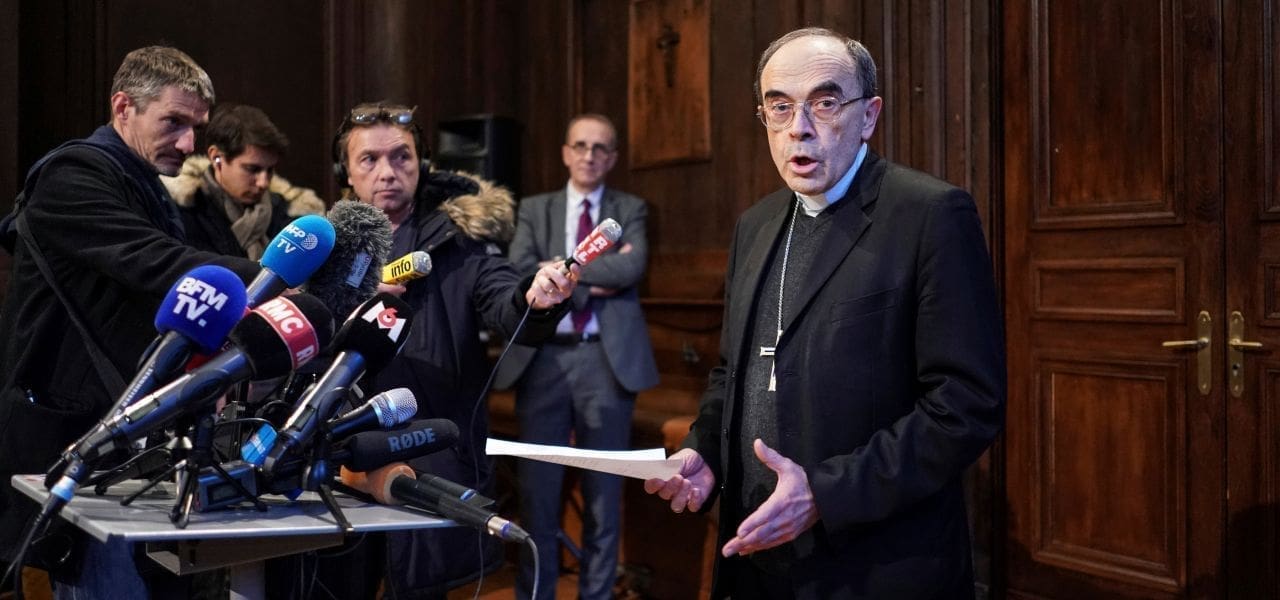 Francia, Card. Barbarin assolto in Appello/ “Non coprì prete pedofilo”, ma si dimette