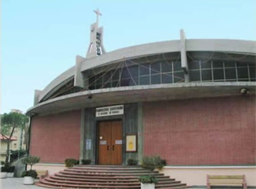 BORGHETTO; quando i fedeli esigono una chiesa sporca e vescovo li accontenta prontamente.