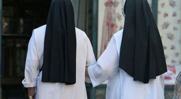 Suore picchiano i bimbi «sulle parti intime» all’asilo a Caserta, condannate 3 religiose e la madre superiora