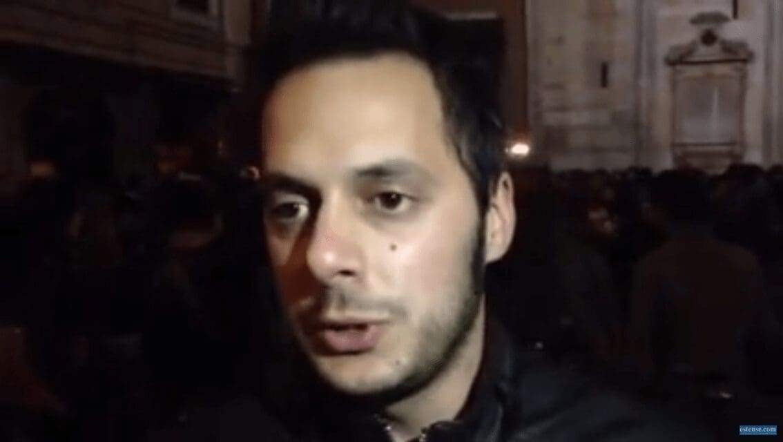 Erik Zattoni in piazza per l’appello a Papa Bergoglio