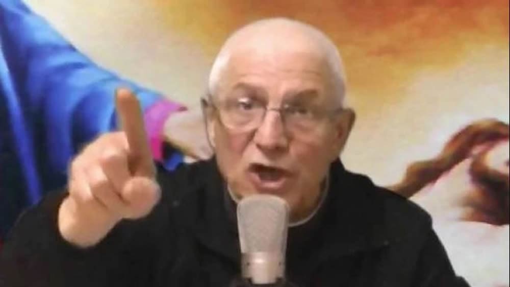 Prete indagato per abusi. “Penso sempre a te quando dico le omelie”