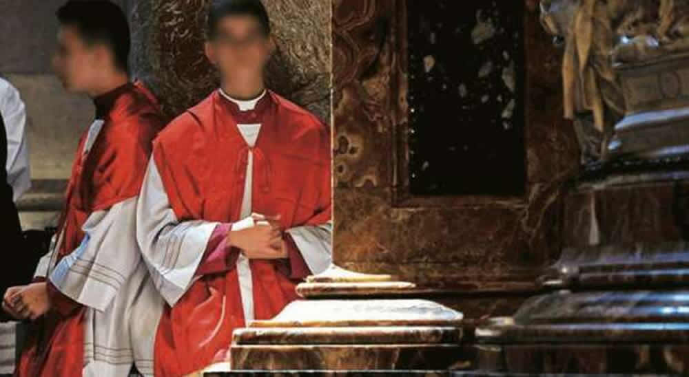 Vaticano, abusi notturni nel collegio dei chierichetti del Papa: fissato il processo