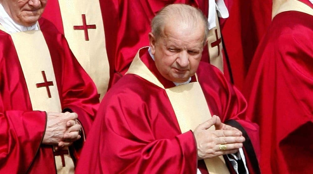 Il cardinale Dziwisz accusato di aver taciuto gli abusi sessuali dei preti polacchi