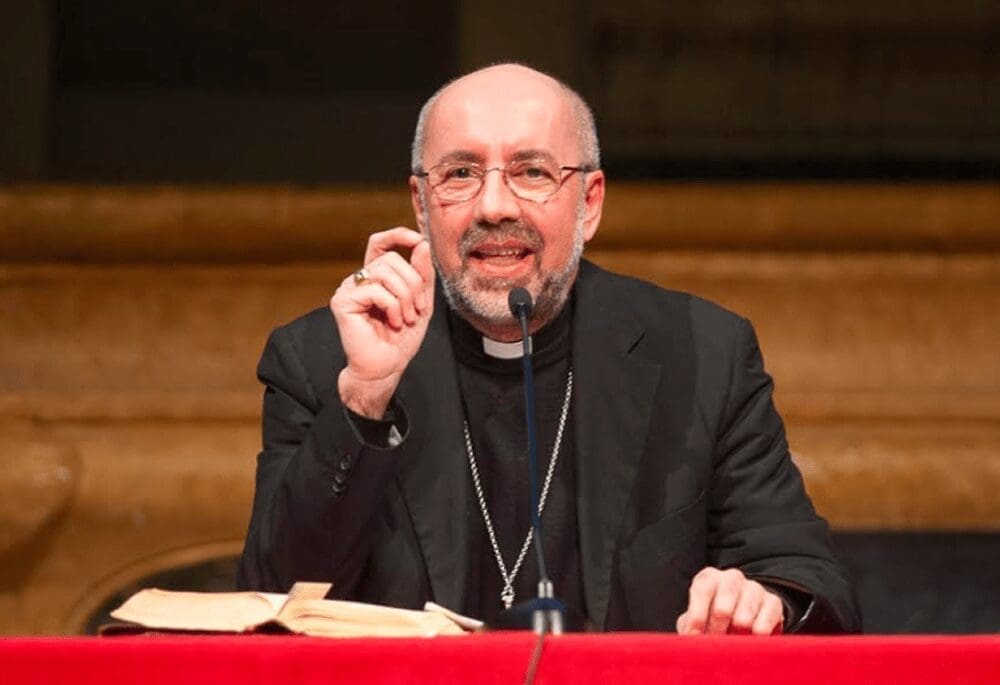 «È più grave l’aborto o un atto di pedofilia?»: bufera a Macerata per l’omelia. Il vescovo difende don Andrea – VIDEO