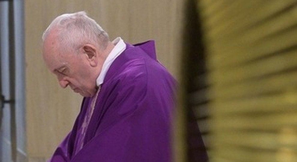 Abusi, prete condannato a 6 anni ma assolto dalla Chiesa: la mamma del minore chiede giustizia
